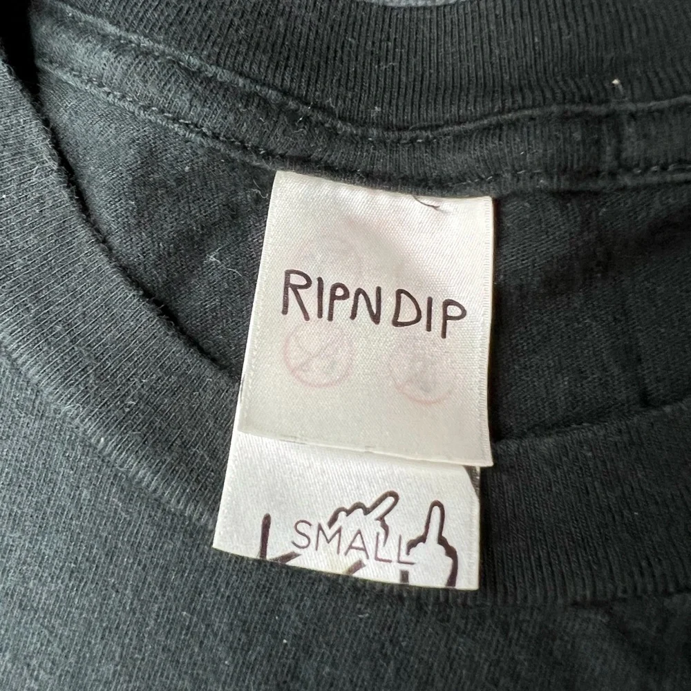 Nermal Leaf Pocket T-Shirt - Picture 5 of 6